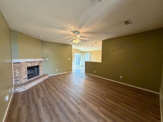 Building Photo - Beautiful House Located A Few Blocks From Elementary & Close Access To S.Loop 289 & Interstate!