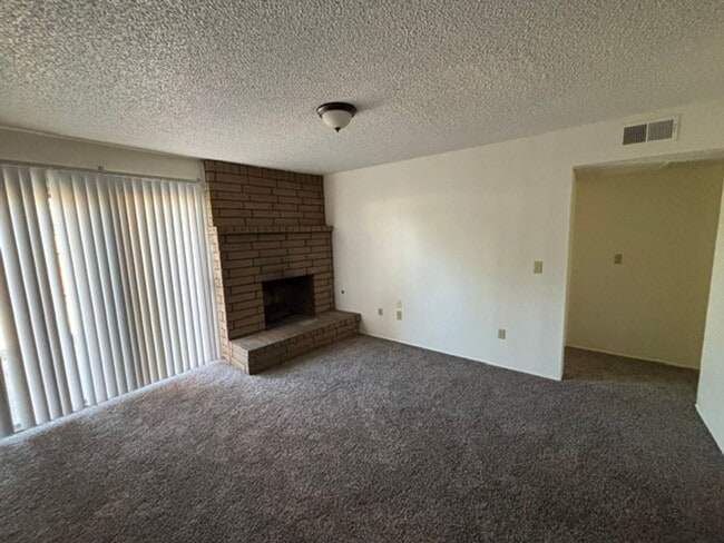 Building Photo - 8012 N Laurelglen Blvd
