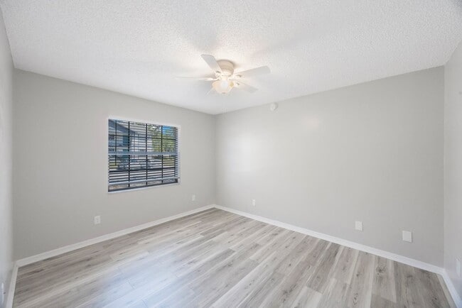 Building Photo - The Oaks at Safety Harbor 3 bedroom 2 bath