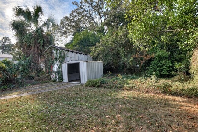 Building Photo - 933 Russell St