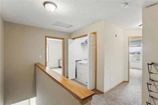 Building Photo - 635 Meadow Ln