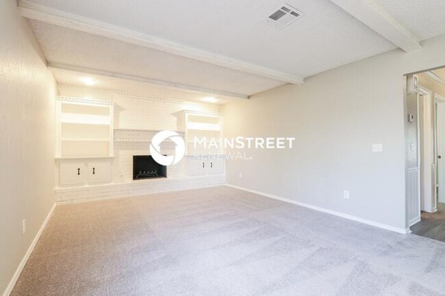 Building Photo - 1113 N Patterson Dr