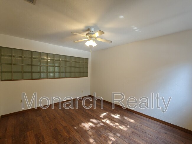 Building Photo - 830 SW 56th Terrace