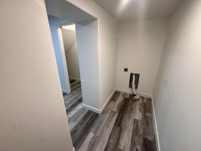Building Photo - 5075 Rustic Patch Rd