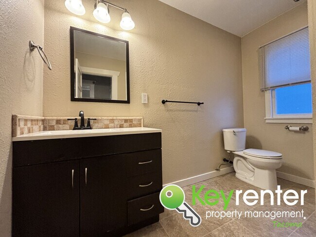 Building Photo - Cozy 4 Bedroom Tacoma Rental Home Near Lincoln District and Downtown