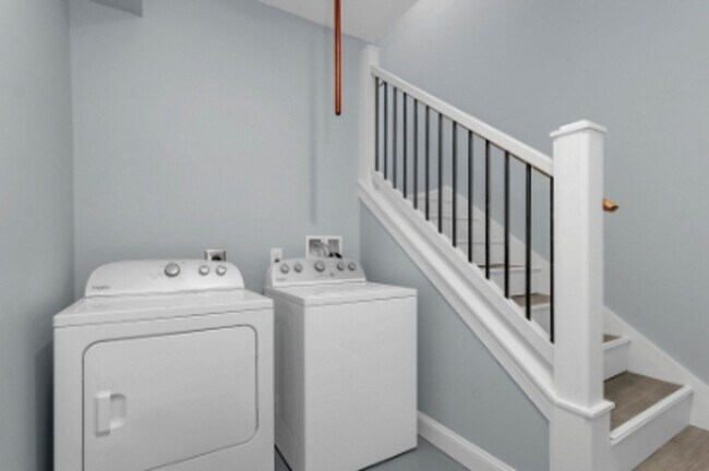 Building Photo - 65 Main St