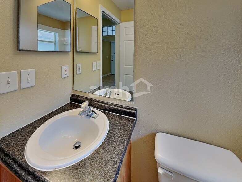 Building Photo - 950 Woodsong Way