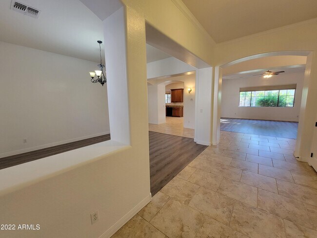 Building Photo - 6335 S Roanoke St