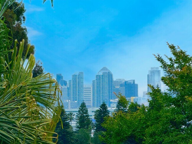 Building Photo - Welcome to your Contemporary Casita in the heart of Point Loma!