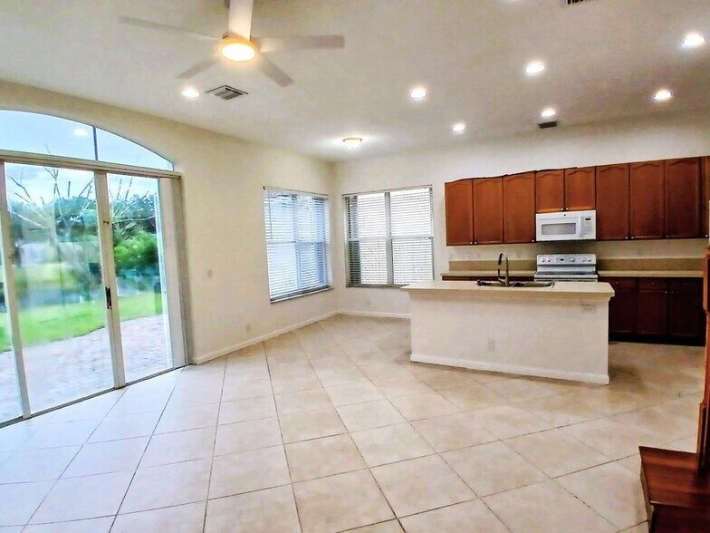 Primary Photo - 1171 W Magnolia Cir