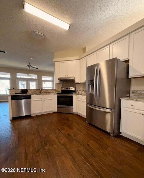 Building Photo - 6340 Lake Plantation Dr