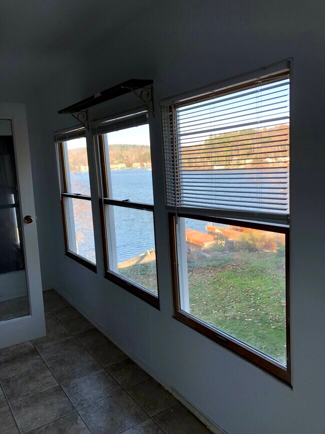 Building Photo - 125 Trout Ln