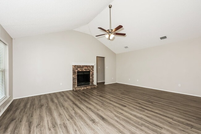 Building Photo - 1121 Cardinal Oaks Dr