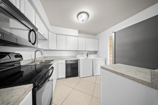 Building Photo - 2319 Tamarind Dr