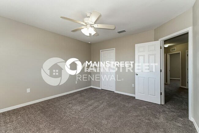 Building Photo - 3 Bedroom Pet-Friendly Home in Fort Myers, FL with Main Street Renewal