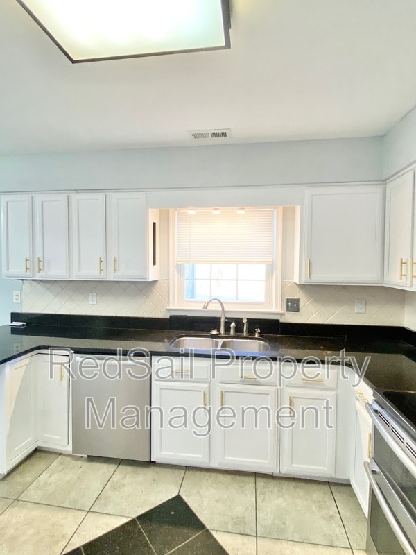 Building Photo - 851 Weston Ct