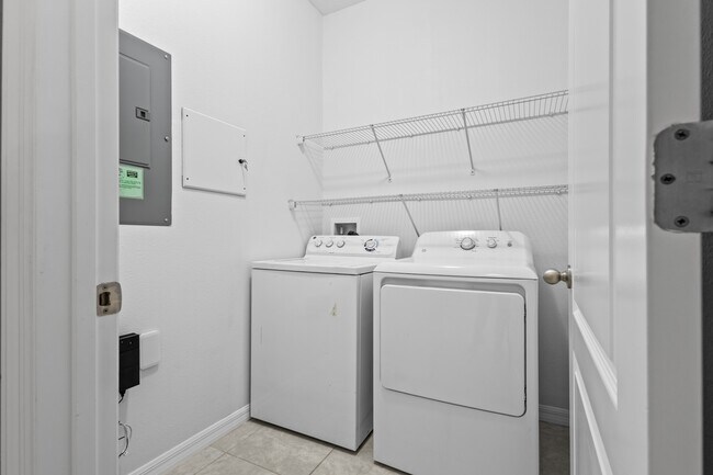 Building Photo - 11408 Center Lake Dr