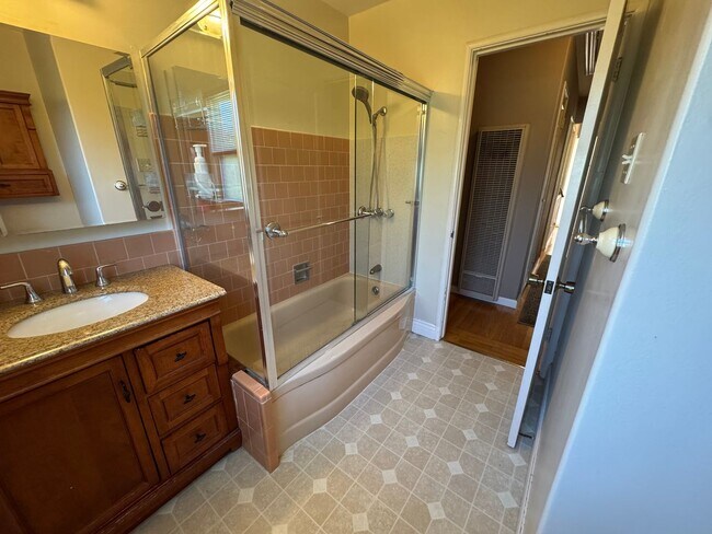 Building Photo - Fully Furnished 3BED/2BATH SFH For Rent in the Desirable City of San Leandro, Ca!!!!