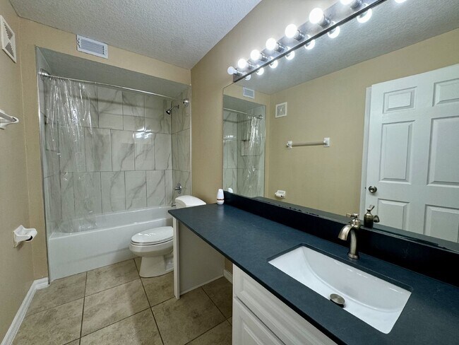 Building Photo - 1-Bedroom Apartment in Davenport