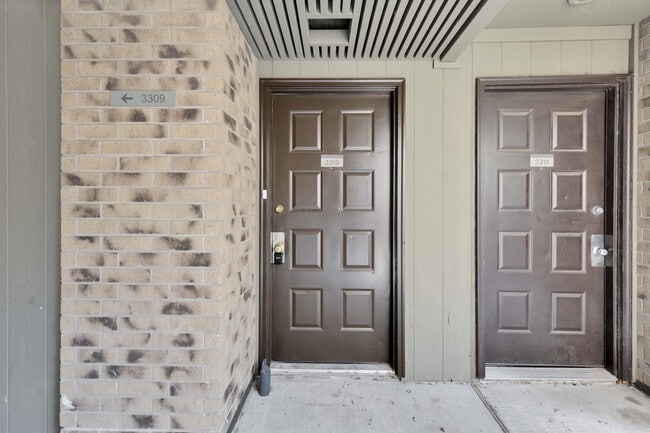 Building Photo - 8888 Tallwood Dr