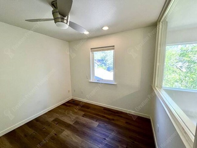 Building Photo - Beautifully updated 3 BR on west side of Bend
