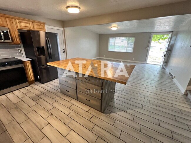 Building Photo - 3213 Rushton Ln