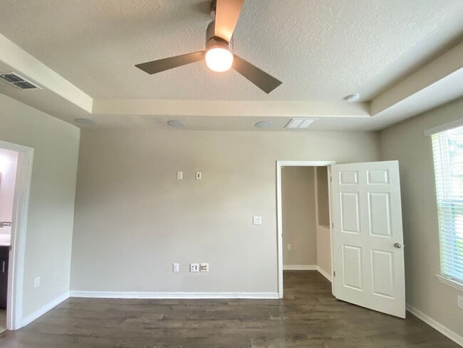 Building Photo - 2609 Amati Dr