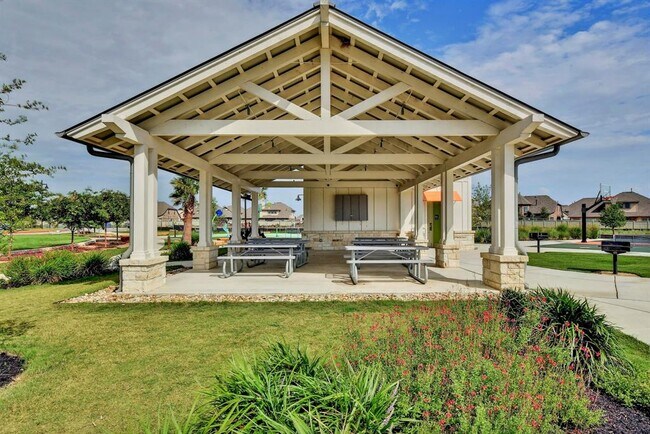 Building Photo - 109 Hedgerow Ln
