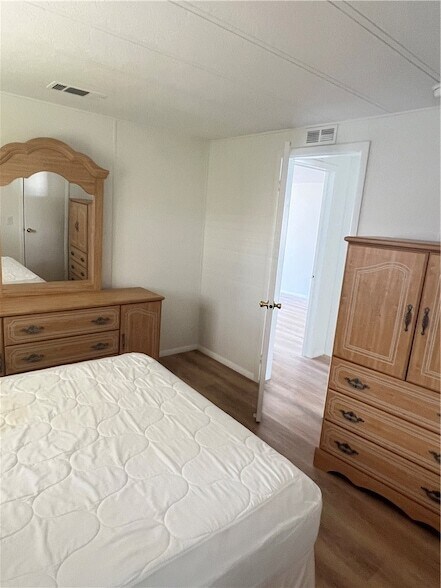 Building Photo - 812 Oleander Cir