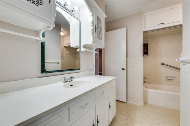 Building Photo - 2240 Babalos Ln