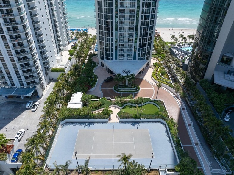 Building Photo - 18671 Collins Ave