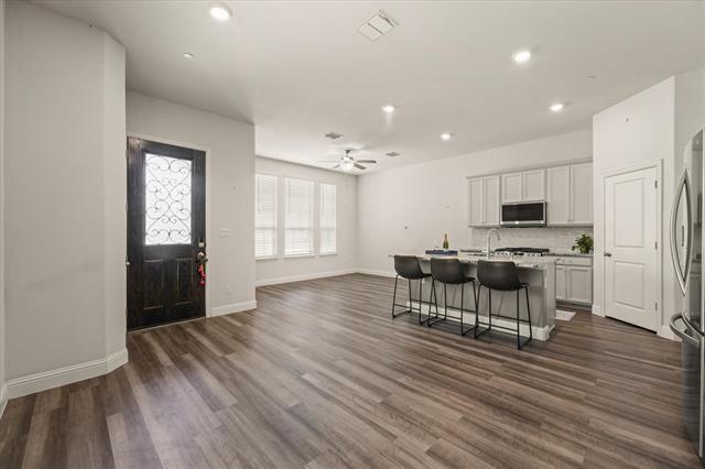 Building Photo - 7424 Palisades Dr