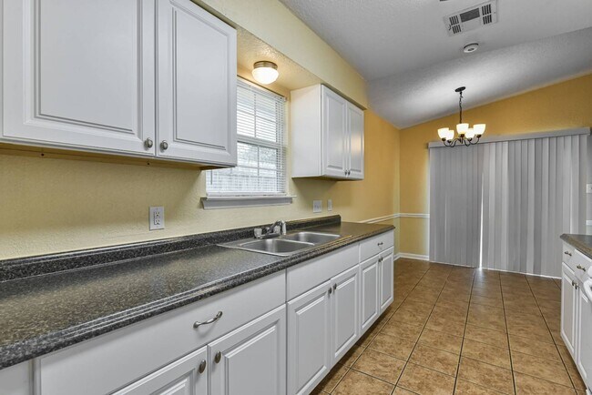 Building Photo - 1149 Royal Crest Dr