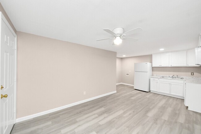 Building Photo - 17111 River Rd
