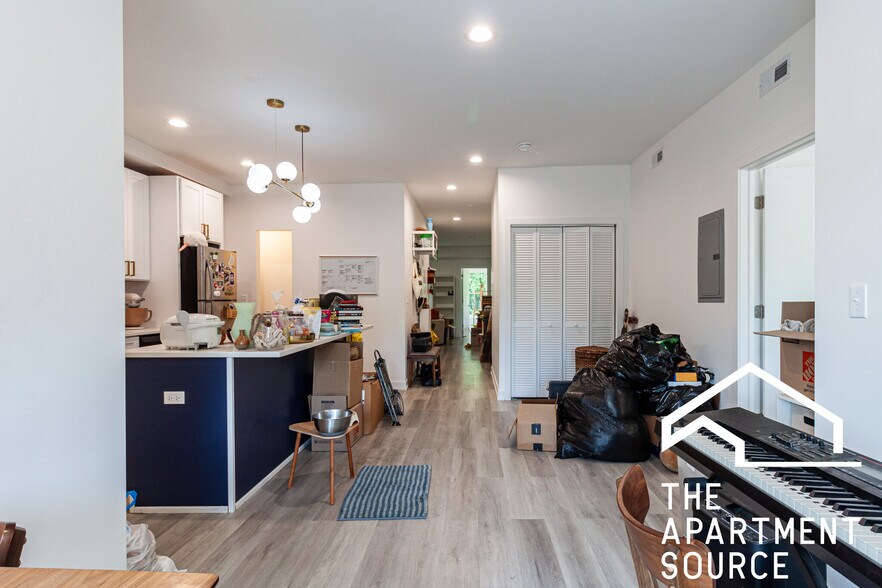 Building Photo - 4939 N Saint Louis Ave