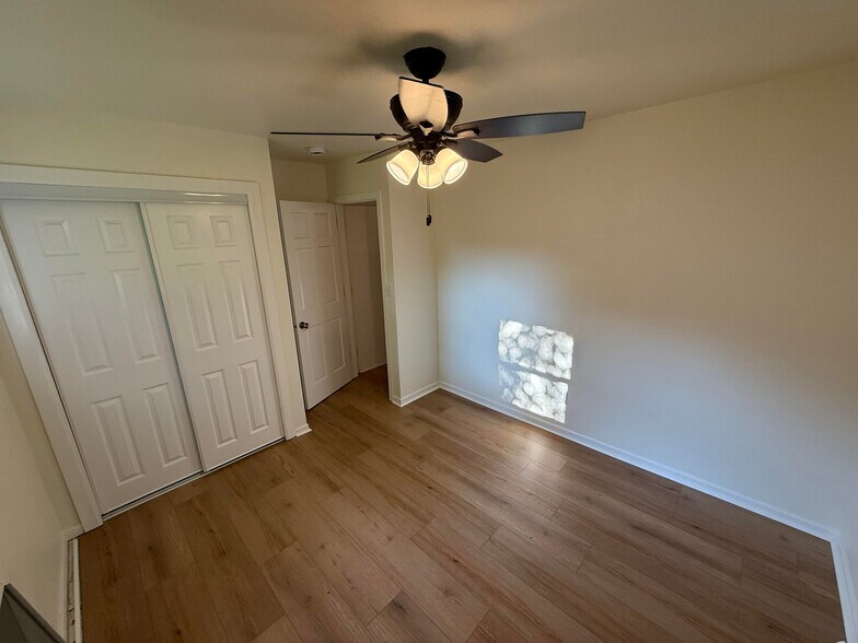 Bedroom 3 - 211 E Paradise Dr