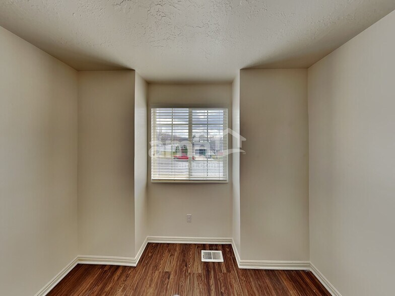 Building Photo - 1109 E 320 S