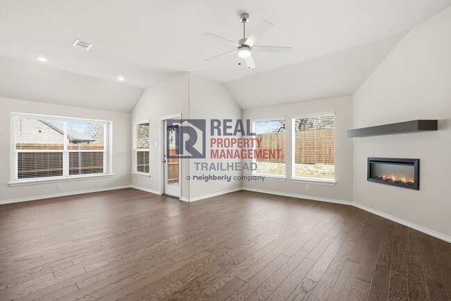 Building Photo - Well-Appointed 4-Bedroom Home with Open Layout