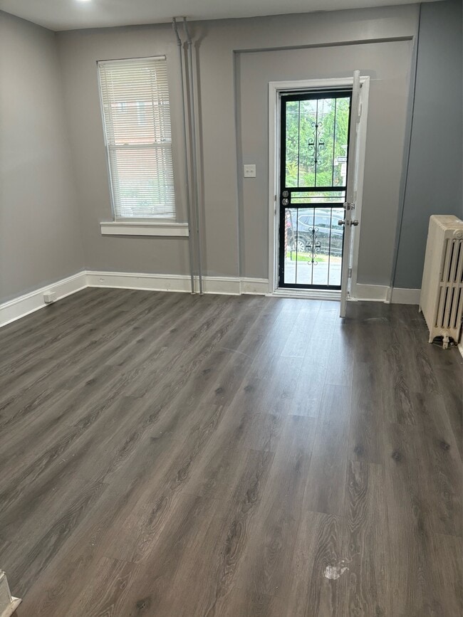 Building Photo - 54 N Morley St