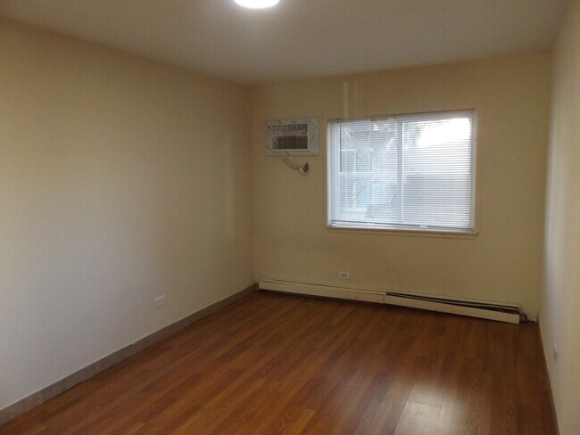 Building Photo - 710 W Huntington Commons Rd