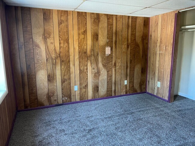 Building Photo - 2 Bedroom with a Bonus Room and Large Yard