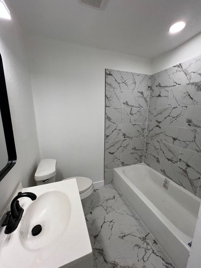 Building Photo - Gorgeous all renovated Home in Houston TX,...