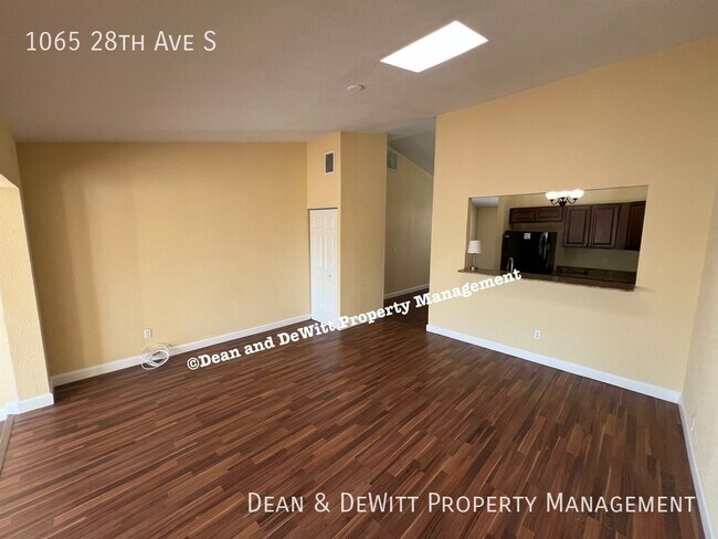 Building Photo - 1065 28th Ave S