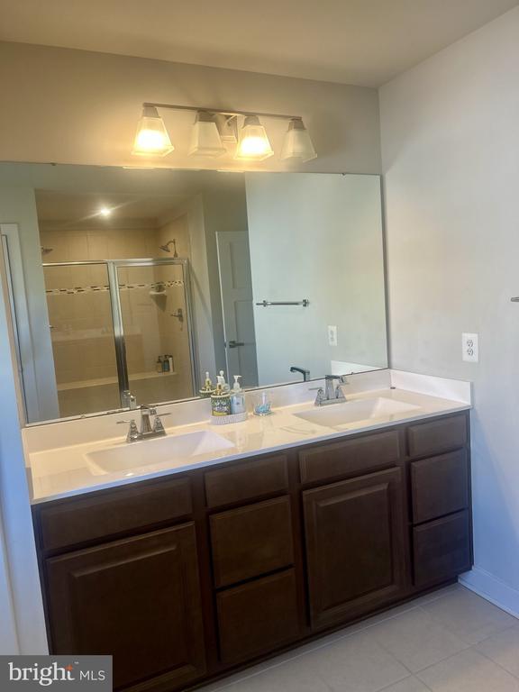 Building Photo - 105 Cabbage White Dr