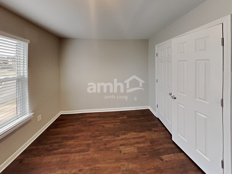 Building Photo - 102 Chambliss Ct