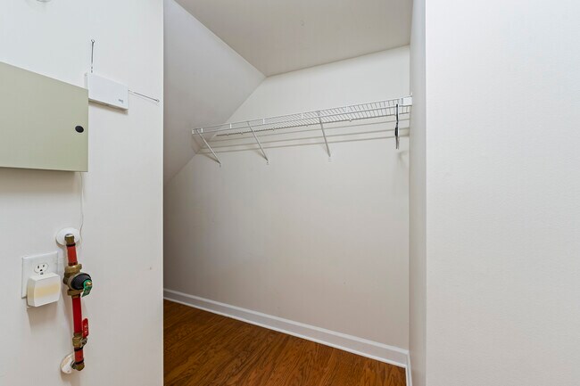 Building Photo - 117 Singleton Rd