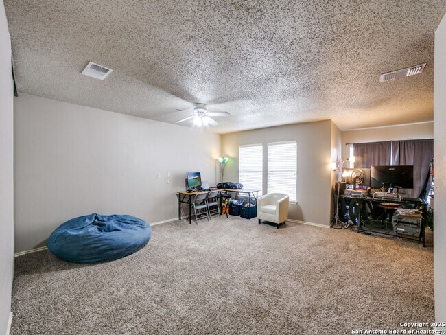 Building Photo - 3 Bedroom/2.5 Bath Northwest Crossing Subd...