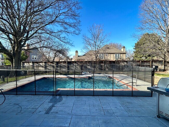 Building Photo - Stunning 4 bedroom, 3 bath home with a pool in beautiful Cedar Ridge!