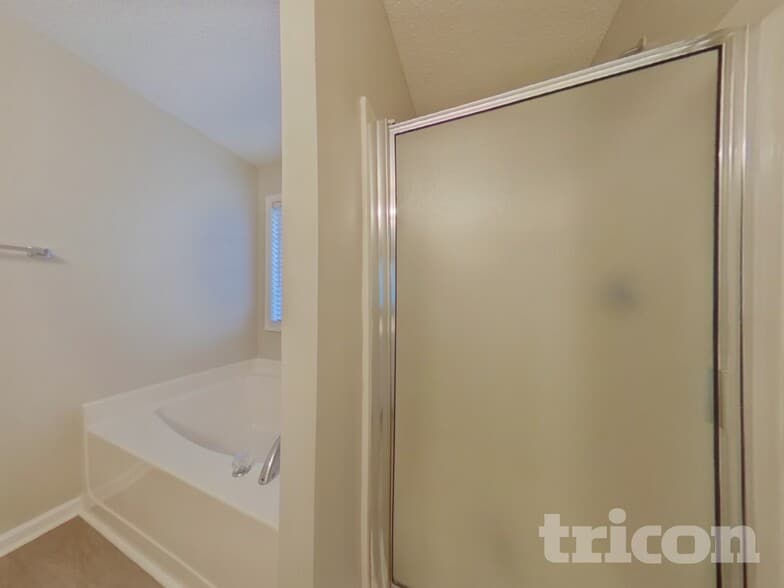 Building Photo - 629 Amberwood Dr