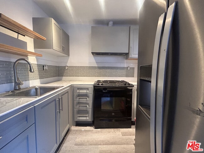 Building Photo - 5632 Baltimore St